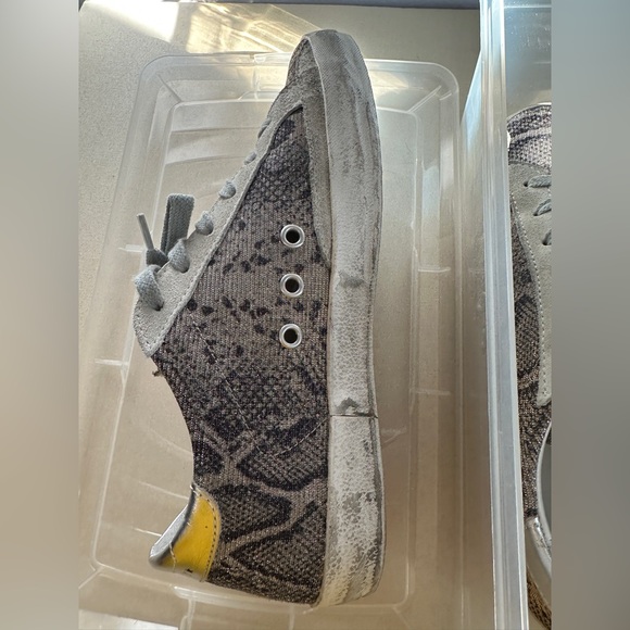 Golden Goose women’s Super Star low top sneaker. Size 38. Gold/silver shimmer. - Picture 6 of 7